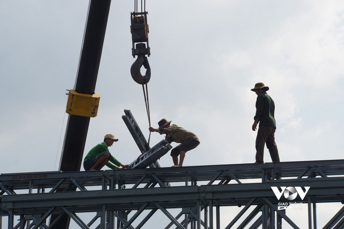 Cầu sắt An Phú Đông sắp hoạt động, người dân TPHCM hết cảnh "lụy phà"