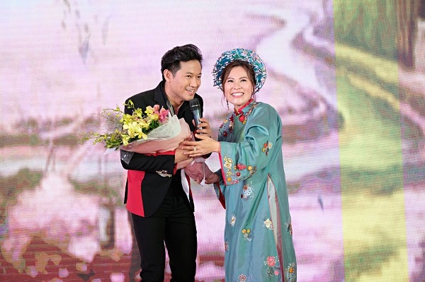 Chuyện showbiz: Diễn viên Quý Bình kết hôn với bạn gái doanh nhân vào giữa tháng 12