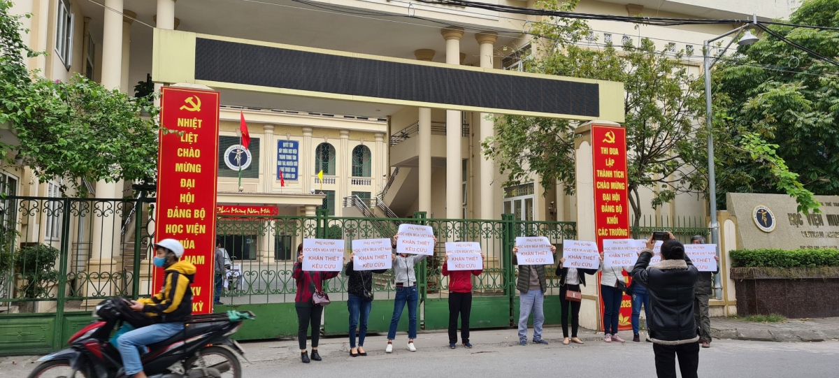 Tắc trách của Học viện Múa Việt Nam đẩy hơn 300 học sinh vào bế tắc