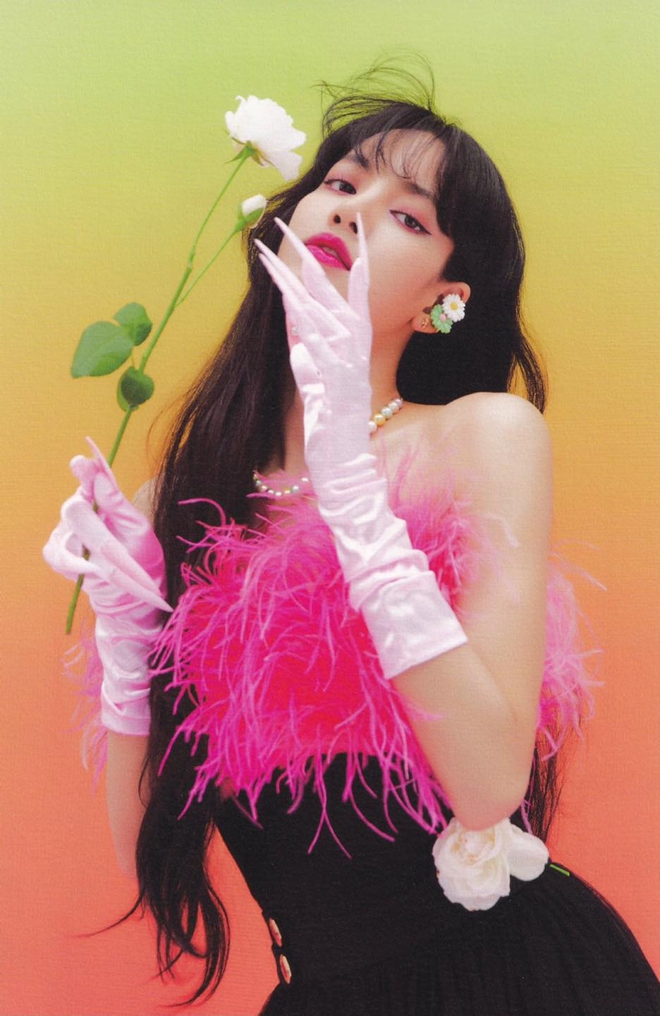 Báo Hàn đưa tin Lisa (BLACKPINK) đang quay MV solo đầu tiên