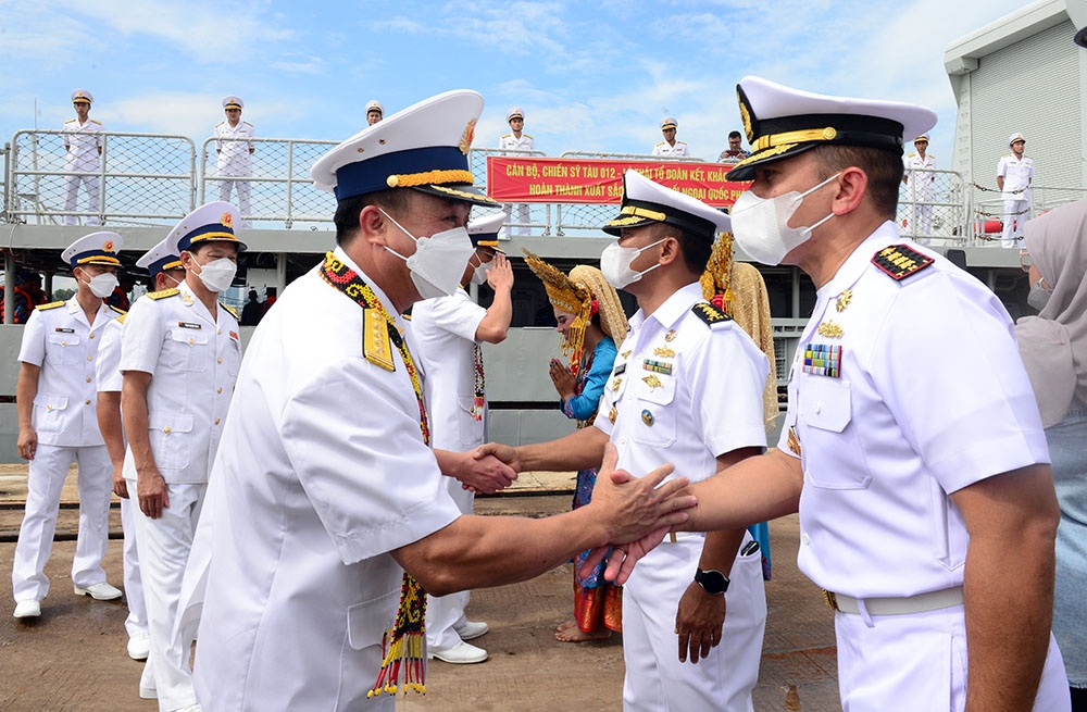 Hải quân Việt Nam thăm, giao lưu và luyện tập chung với Hải quân Indonesia
