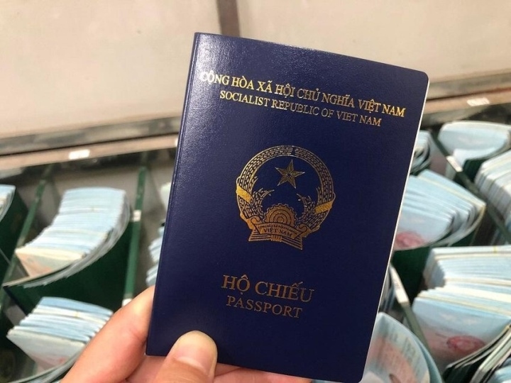 Đại sứ quán Mỹ ở Việt Nam khuyến cáo thêm bị chú nơi sinh vào hộ chiếu mẫu mới