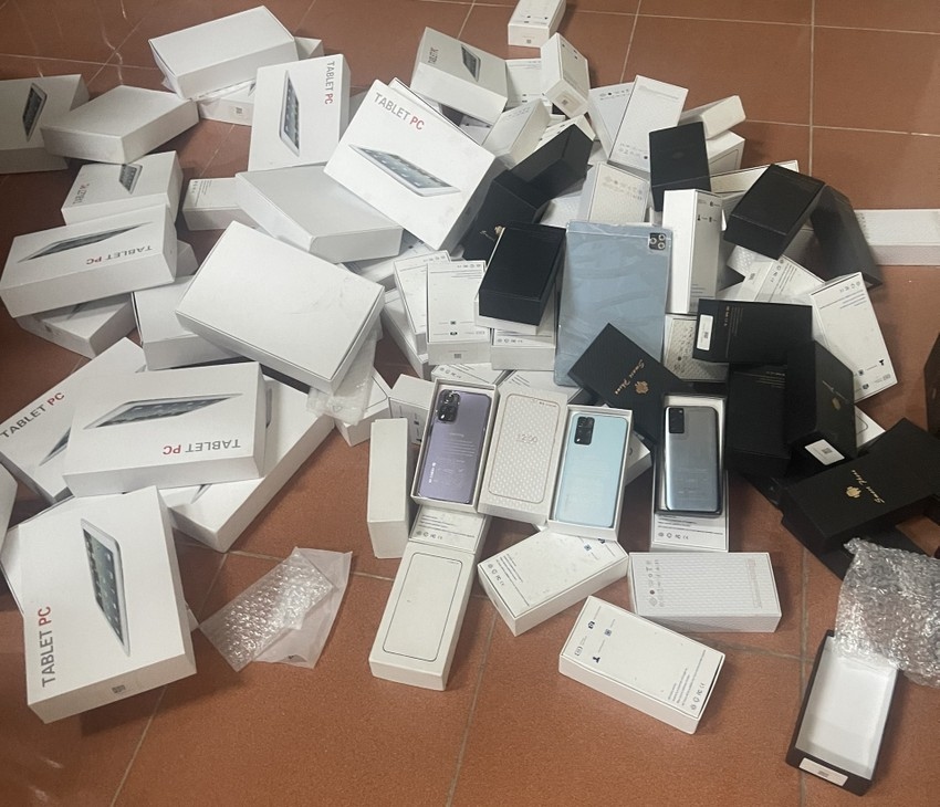 Phát hiện kho chứa hàng nghìn điện thoại, máy tính bảng nghi nhập lậu ở Bắc Ninh