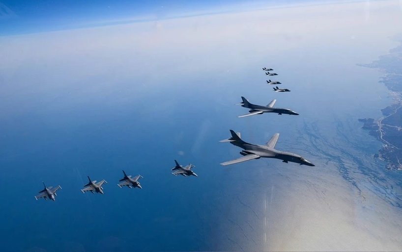 Mỹ điều máy bay ném bom tới diễn tập quân sự chung với Hàn Quốc và Nhật Bản