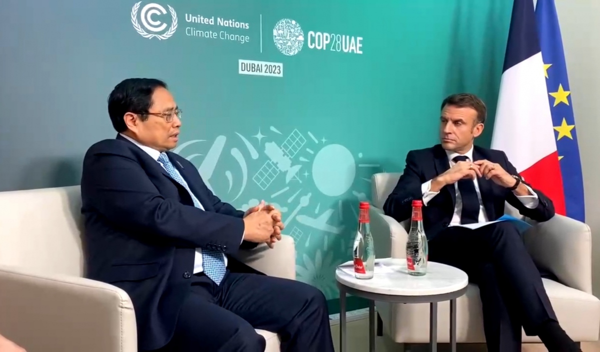 Thủ tướng Phạm Minh Chính gặp Tổng thống Pháp nhân dịp tham dự COP28
