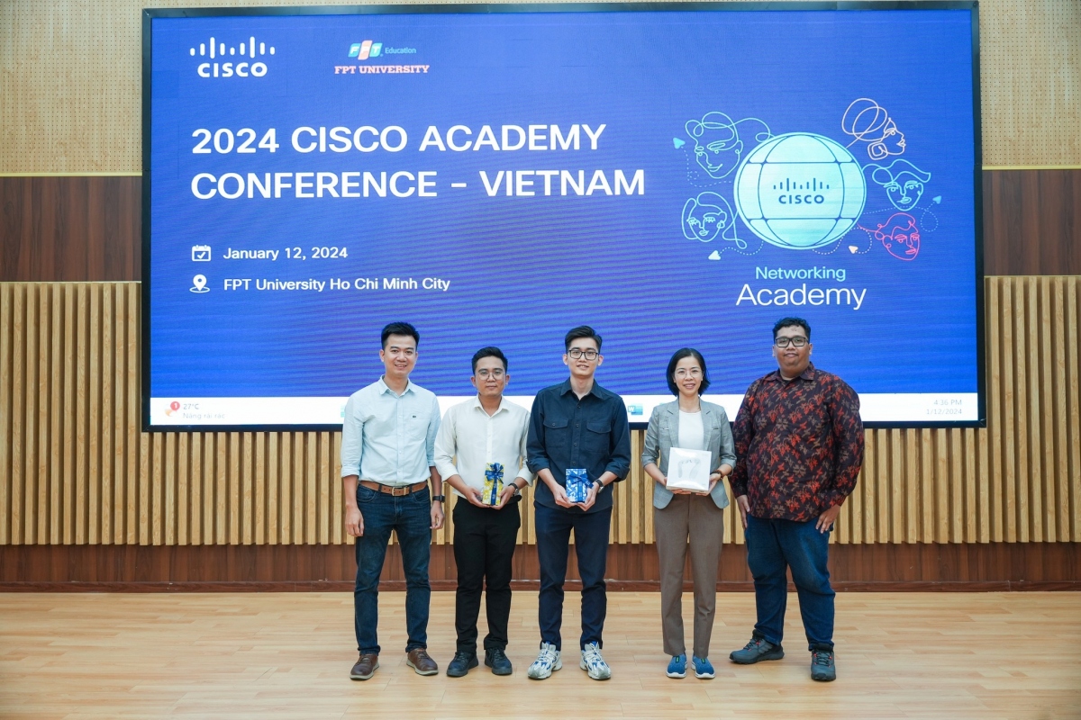 Cisco trao tặng giải thưởng Premier+ Partner cho BKACAD