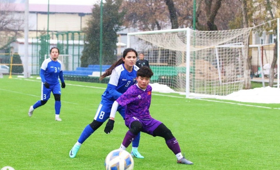 U20 nữ Việt Nam và U20 nữ Uzbekistan “cưa điểm” dưới cơn mưa tuyết