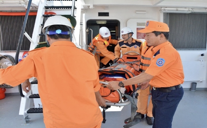 Kịp thời cứu sống ngư dân đột ngột bị ngất tại khu vực đảo Trường Sa
