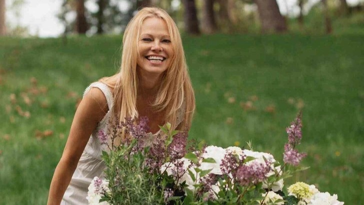 Cuộc đời và khối tài sản khổng lồ của "biểu tượng cảm xúc" Pamela Anderson