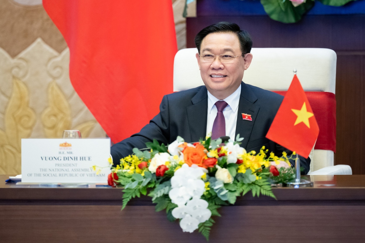 Chủ tịch Quốc hội điện đàm trực tuyến với Chủ tịch Thượng viện Campuchia Hun Sen