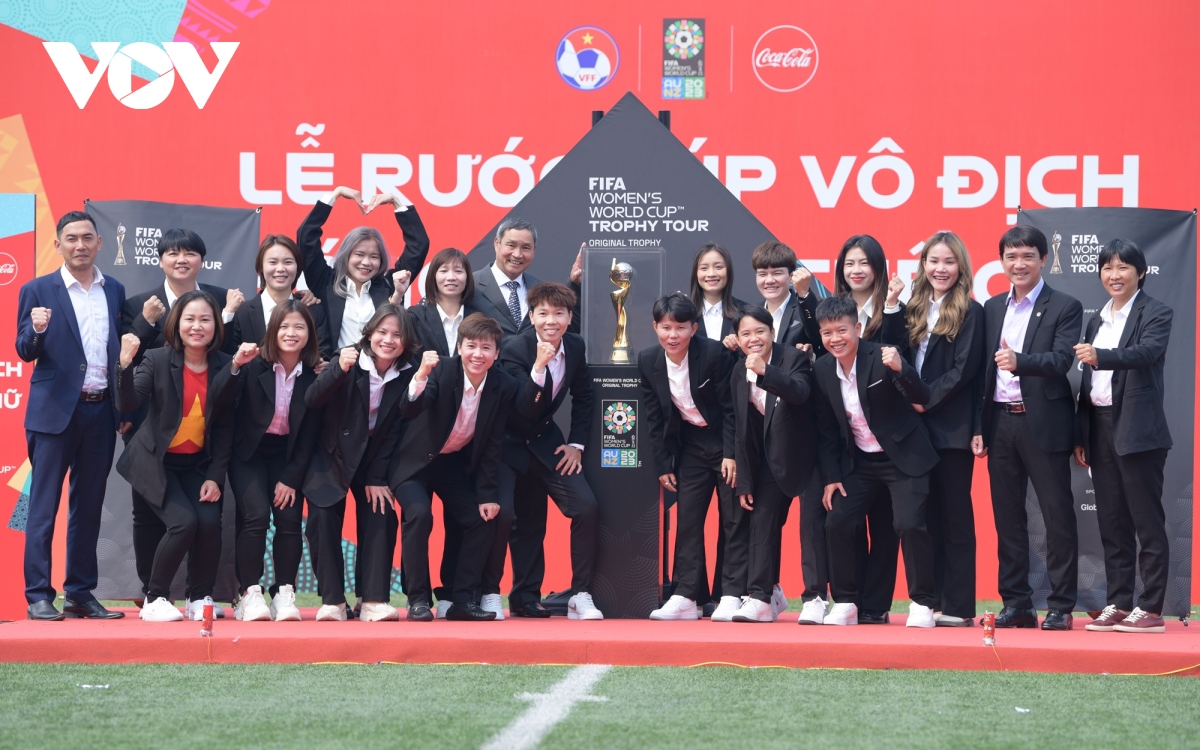Cúp vàng World Cup nữ tới Việt Nam, thổi bùng cảm hứng bóng đá