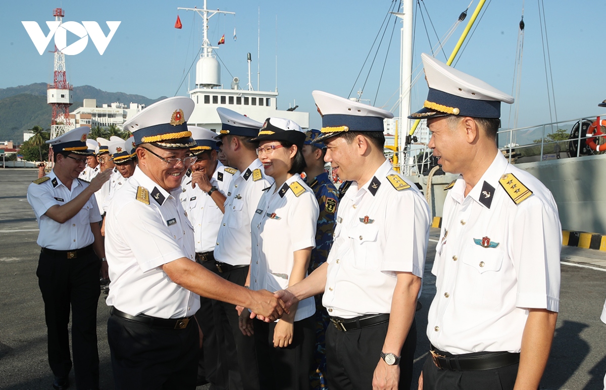 Tàu buồm 286 - Lê Quý Đôn rời quân cảng Nha Trang thăm Singapore